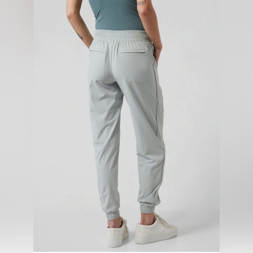 Athleta Brooklyn Textured Jogger,City
Stripe Coast Grey SIZE 6 - Picture 2 of 12